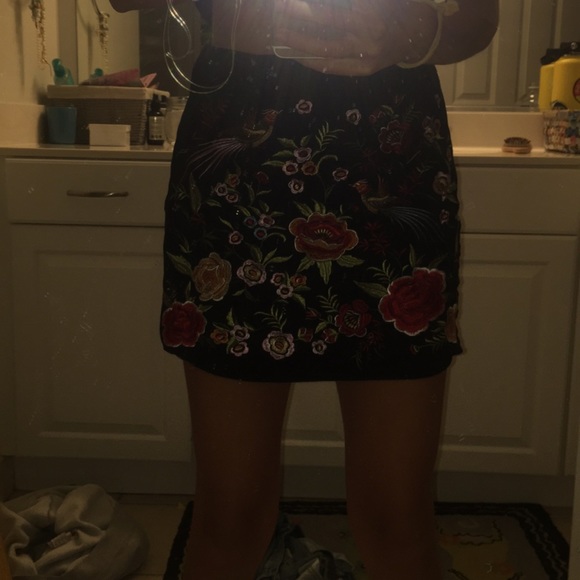 floral skirt - Picture 3 of 3